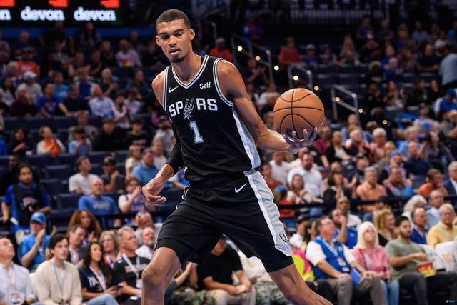 开云体育-超越姚明尘封19年纪录！文班亚马正在改写NBA中锋定义